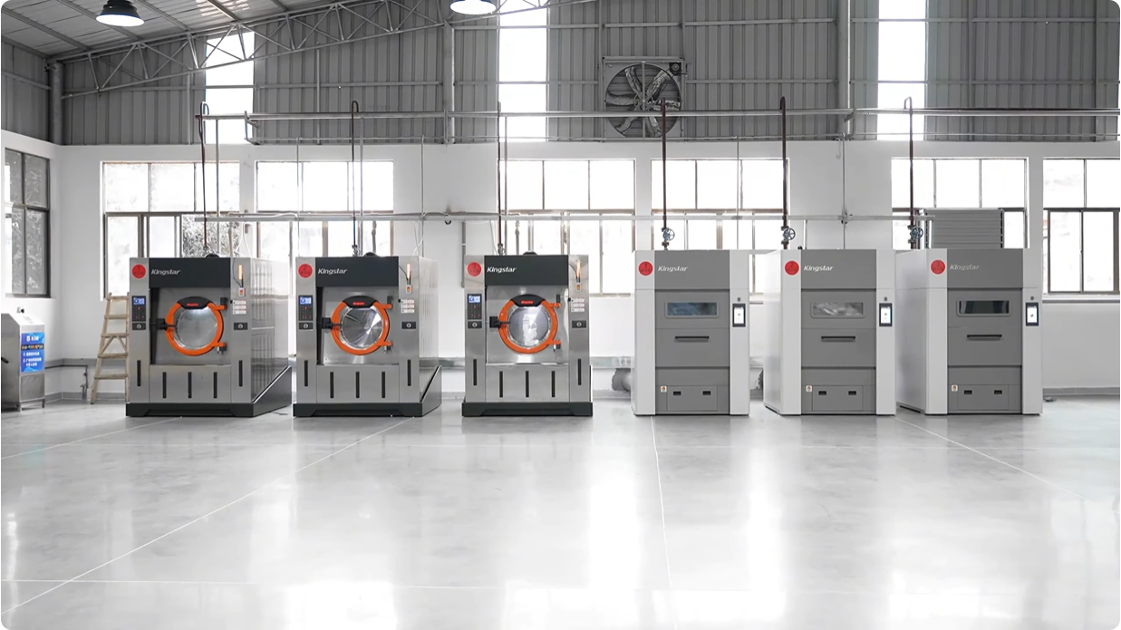 W jaki sposób pralnia może przetwarzać ponad 3000 sztuk dziennie przy zaledwie 8 pracownikach?